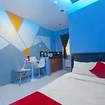 Oyo 896 Silverio Suites