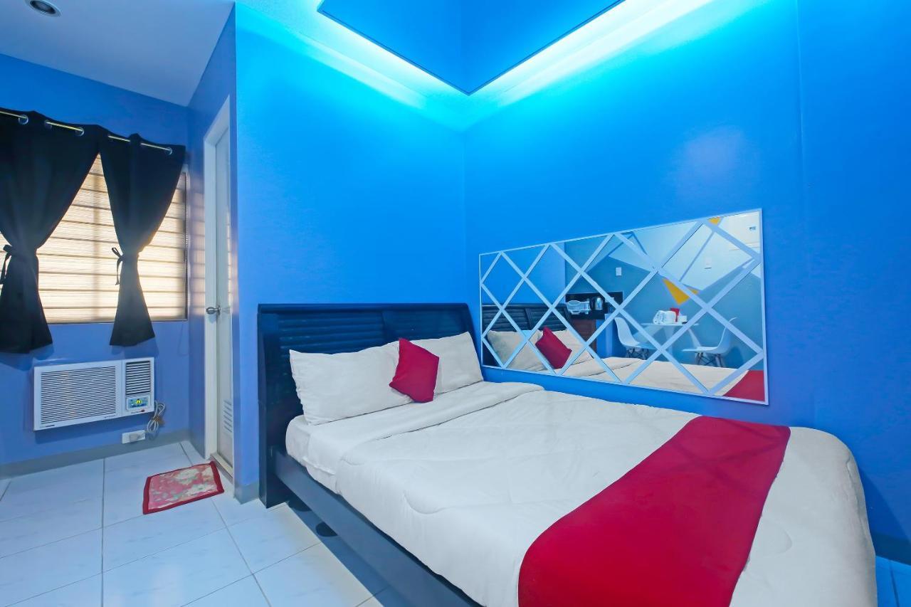 Oyo 896 Silverio Hotel
