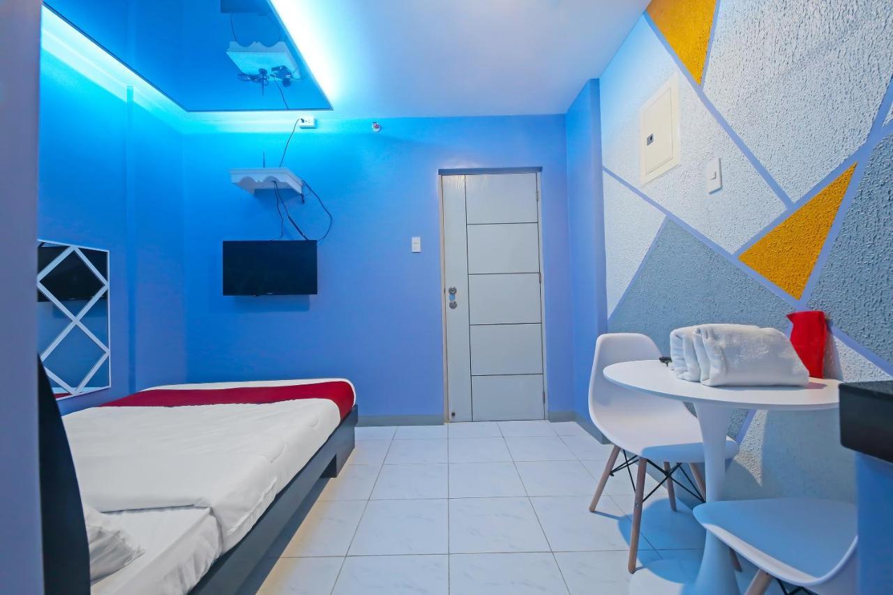 Oyo 896 Silverio Hotel 2*