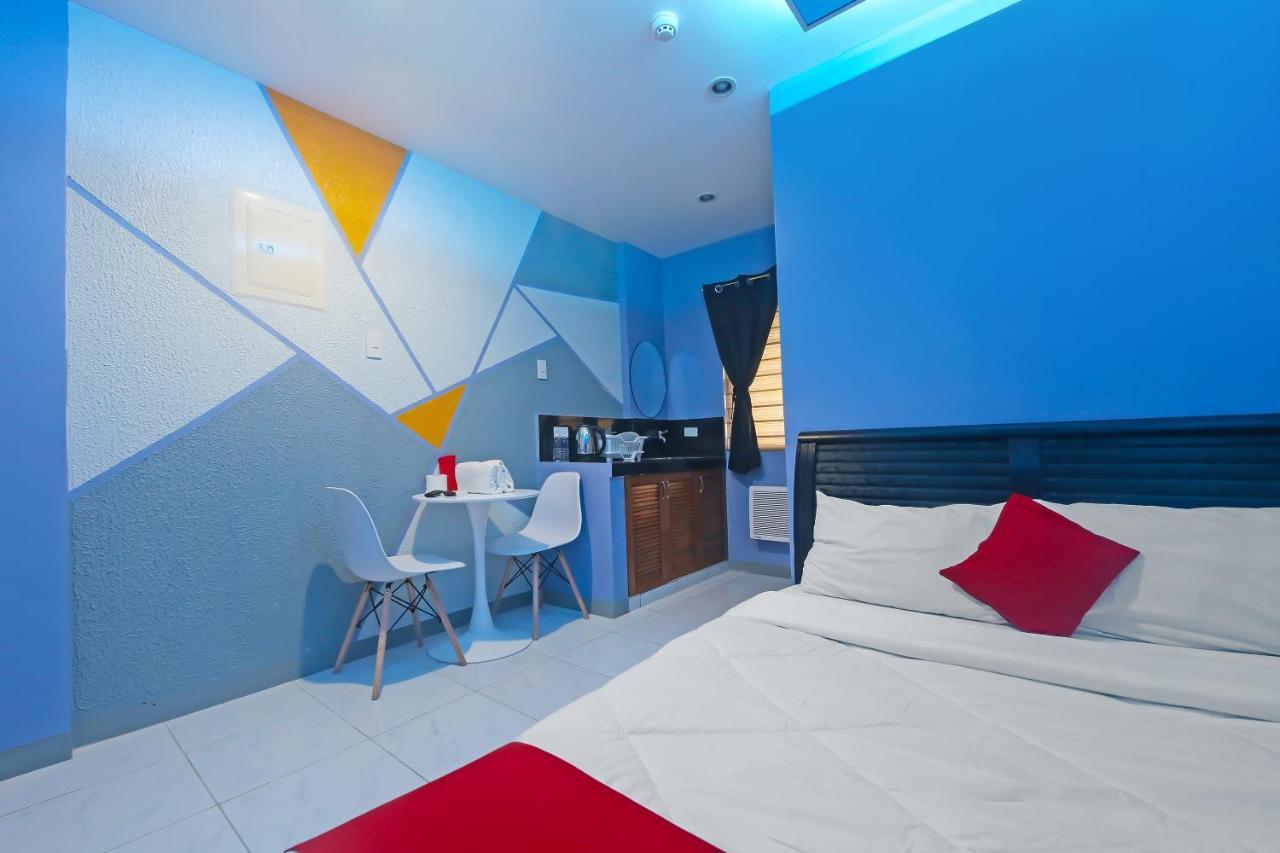 Oyo 896 Silverio Hotel