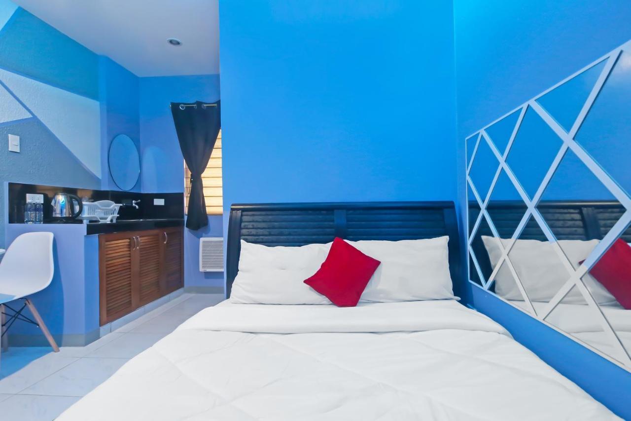 Oyo 896 Silverio Hotel 2*